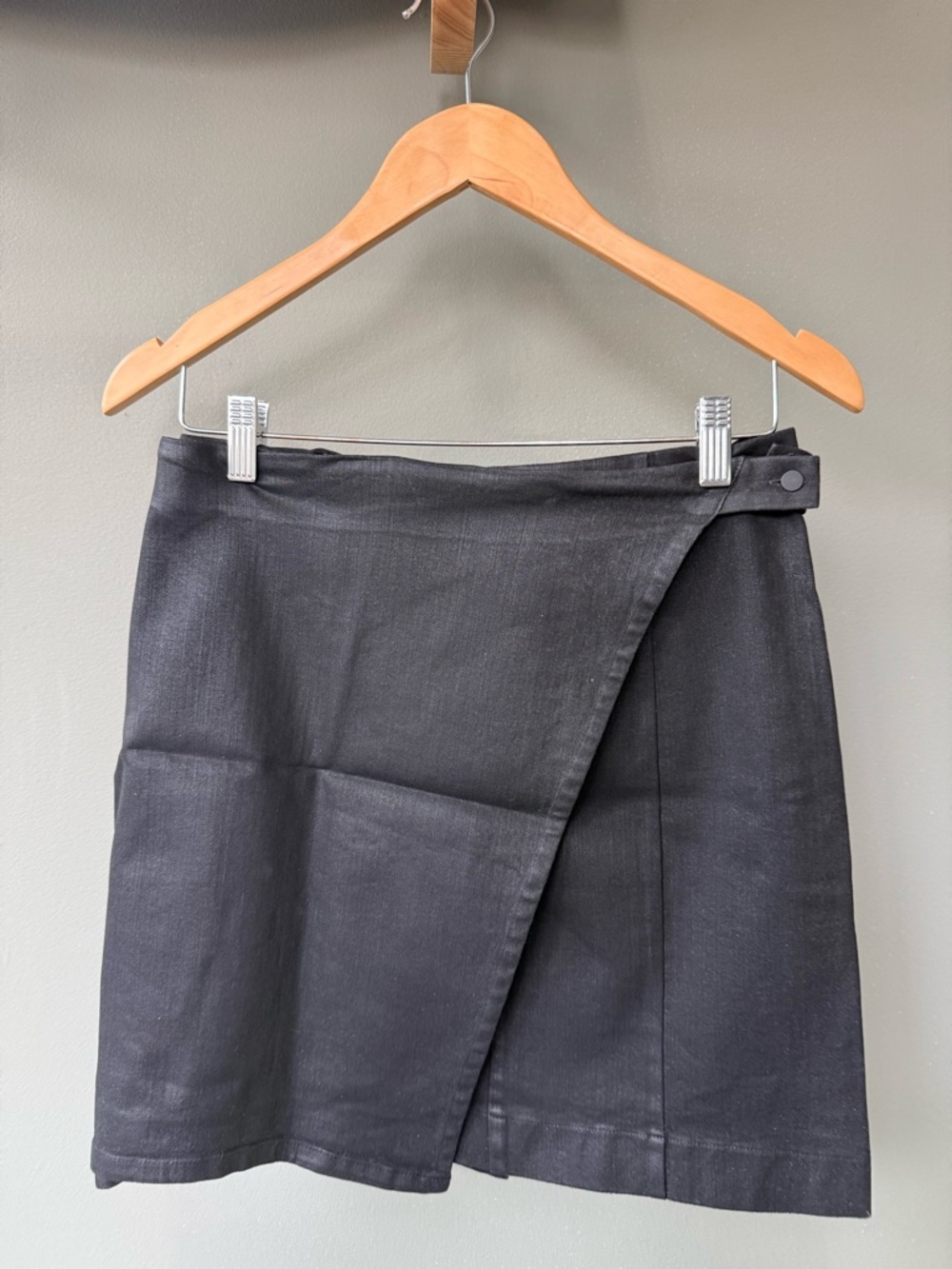 VETTA Black Wrap-Style Mini Skirt